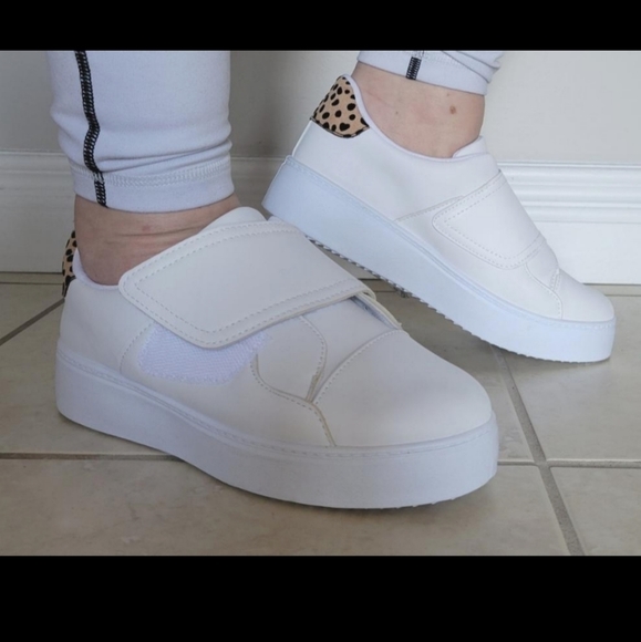 𝅺WHITE Platform Leopard Sneakers NWT - Picture 4 of 5